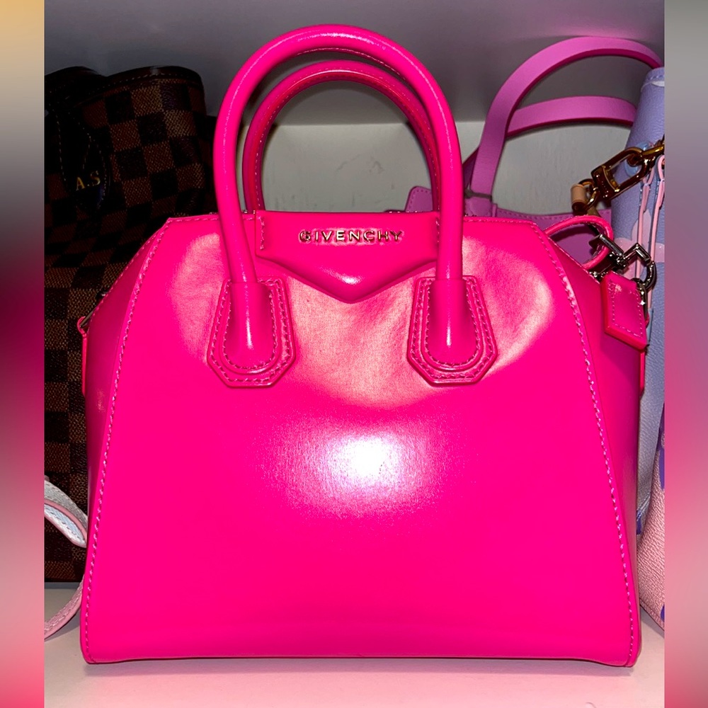 Givency shocking pink
